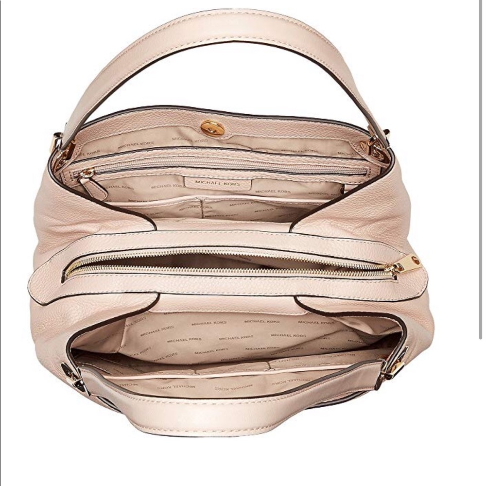 Sold on Mrcichael Kors shoulder Bag - Picture 5 of 6